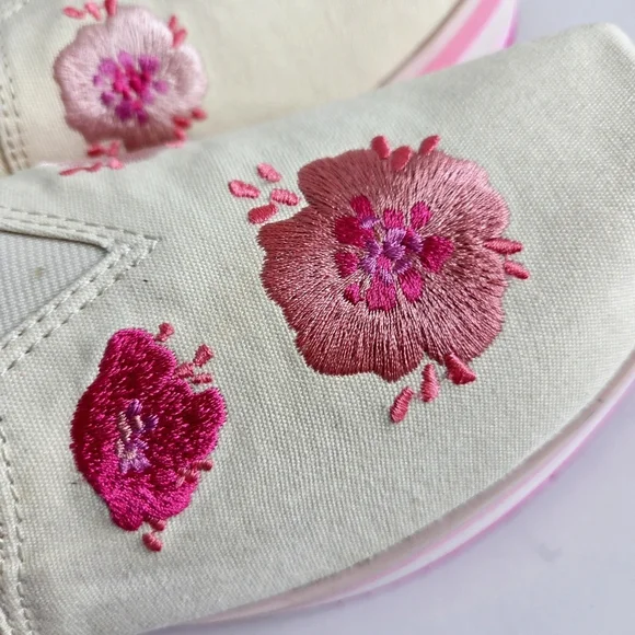 Toms Embroidered Floral On Canvas Platform Slip-On Shoes, Pink & Cream, Size 8.5 - Picture 3 of 16